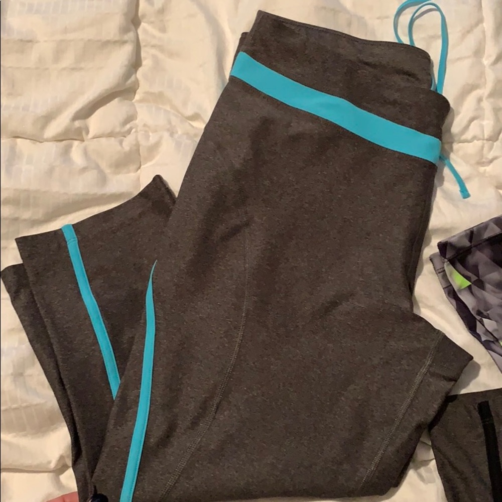 Workout capris - Picture 2 of 7
